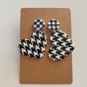 Fashion Jewelry Black and White Heart Earrings